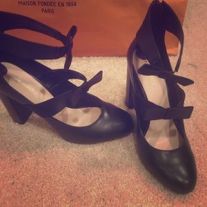 Gorgeous Nine West block heel shoes. So unique!